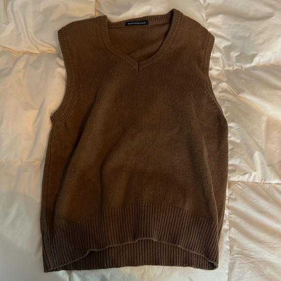BRANDY MELVILLE MIA BROWN SWEATER VEST - Picture 3 of 6